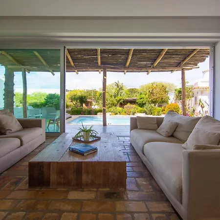 别墅 Beachside Oasis With Pool & Garden 加的斯