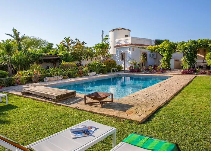 빌라 Exotic Beachfront Retreat Handcrafted Bohemian Luxury *