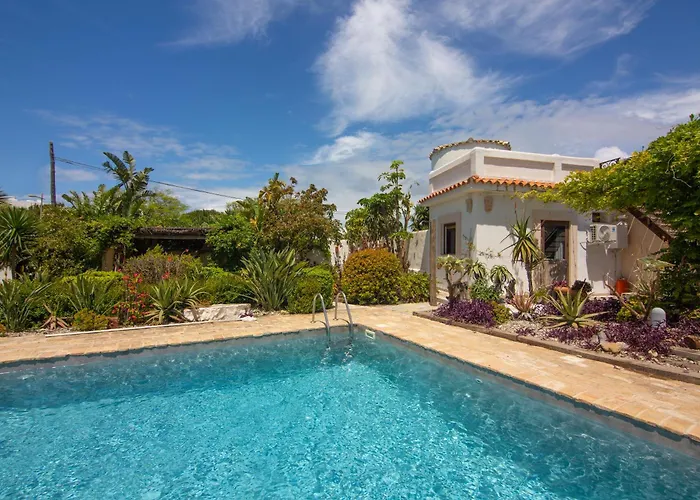 Exotic Beachfront Retreat Handcrafted Bohemian Luxury 빌라 카디스